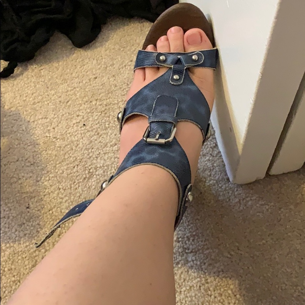 Heels - Picture 2 of 6